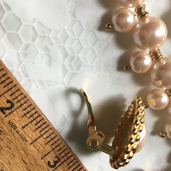 Vintage MONET Clip On Earrings & Off Write Pearls Classic Style - Picture 8 of 8